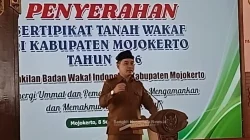 Penyerahan Sertipikat Tanah Wakaf Di Kabupaten Mojokerto