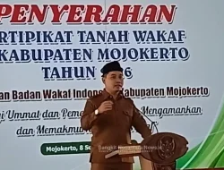 Penyerahan Sertipikat Tanah Wakaf Di Kabupaten Mojokerto